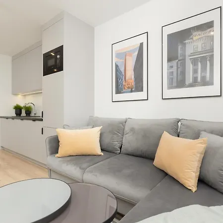 Heart Of Metro Swietokrzyska By Renters Apartment *