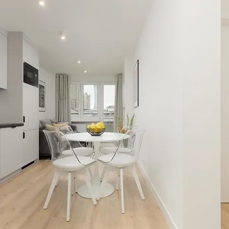 Apartment Heart Of Metro Swietokrzyska By Renters *