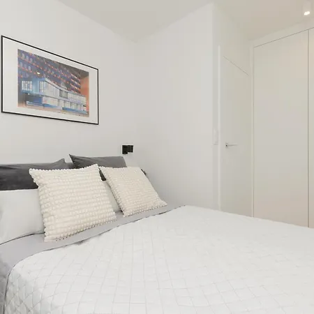 Heart Of Metro Swietokrzyska By Renters *