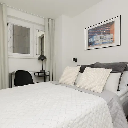 Heart Of Metro Swietokrzyska By Renters Apartament Warszawa